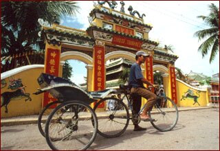 Nui Sam Temple and Cyclo 